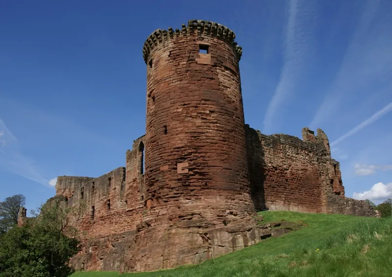 Bothwell Castle — photo 1