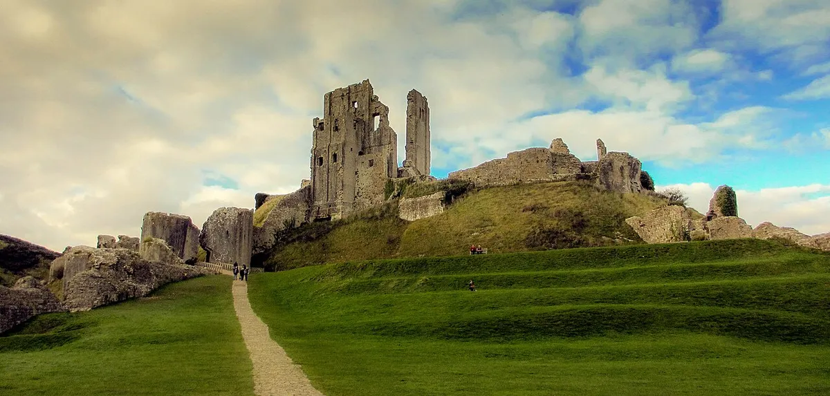 Corfe Castle — photo 1