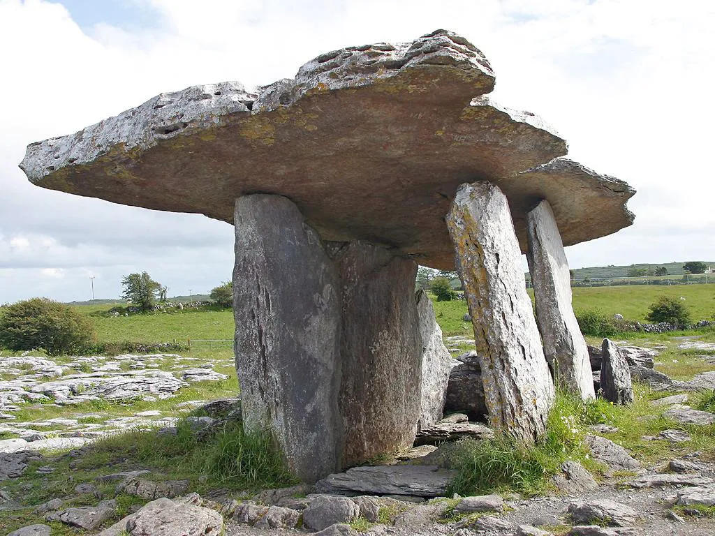 Poulnabrone Dolmen — photo 1