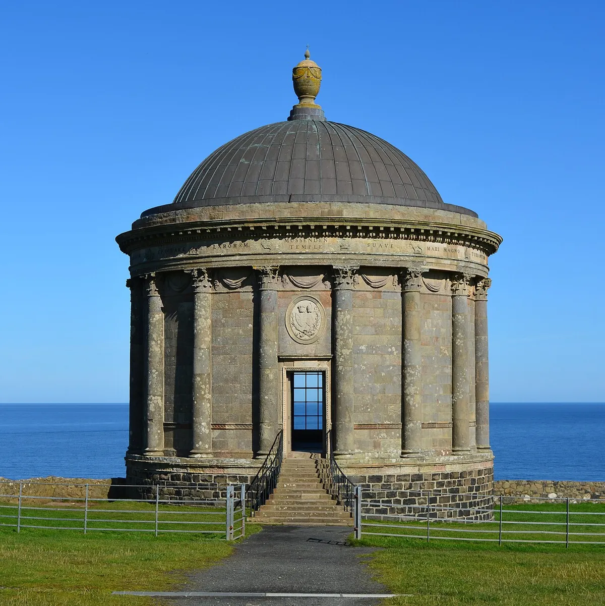 Mussenden Temple — photo 1