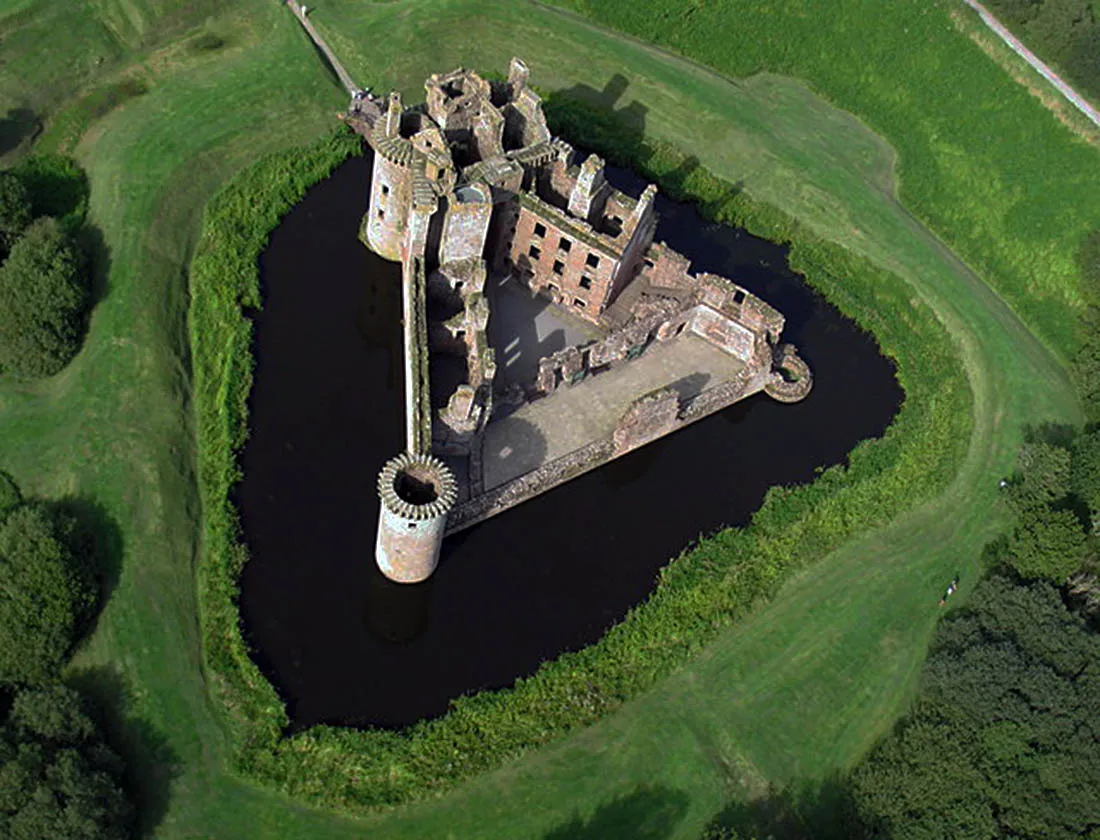 Caerlaverock Castle — photo 1