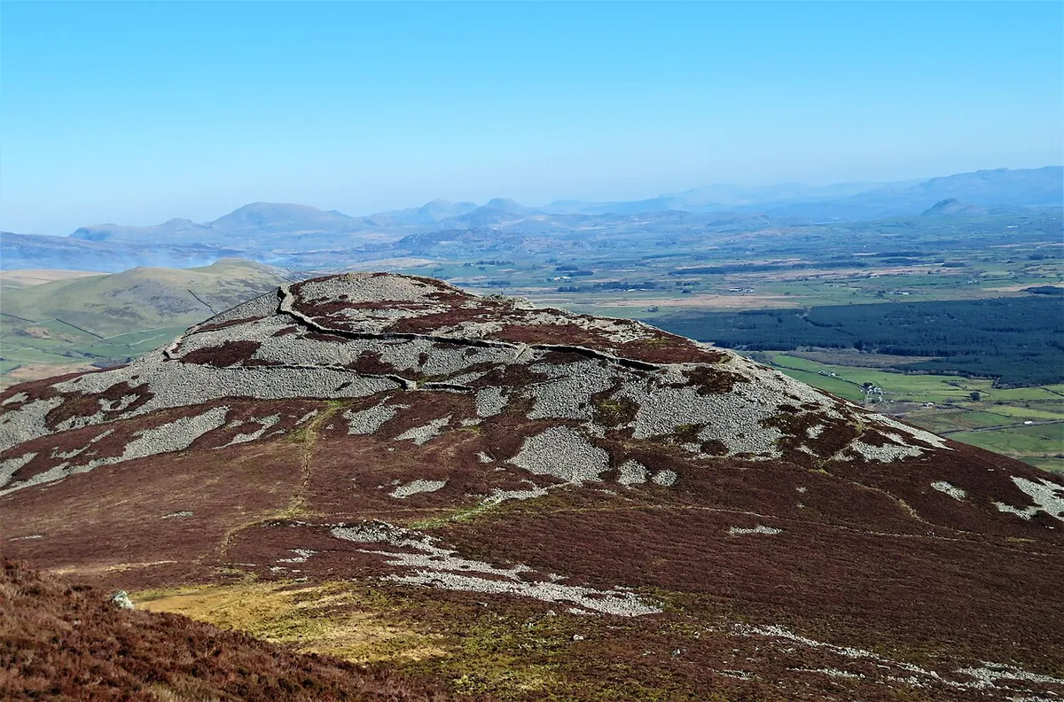 Tre'r Ceiri Hillfort — photo 1